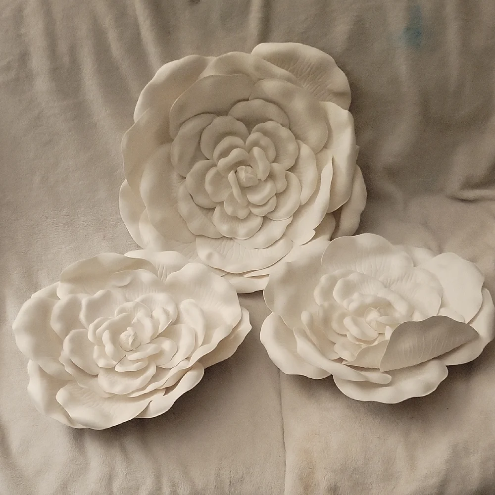 3 Fabric Hanging Flowers. 2 Are The Same Size - Picture 1 of 11